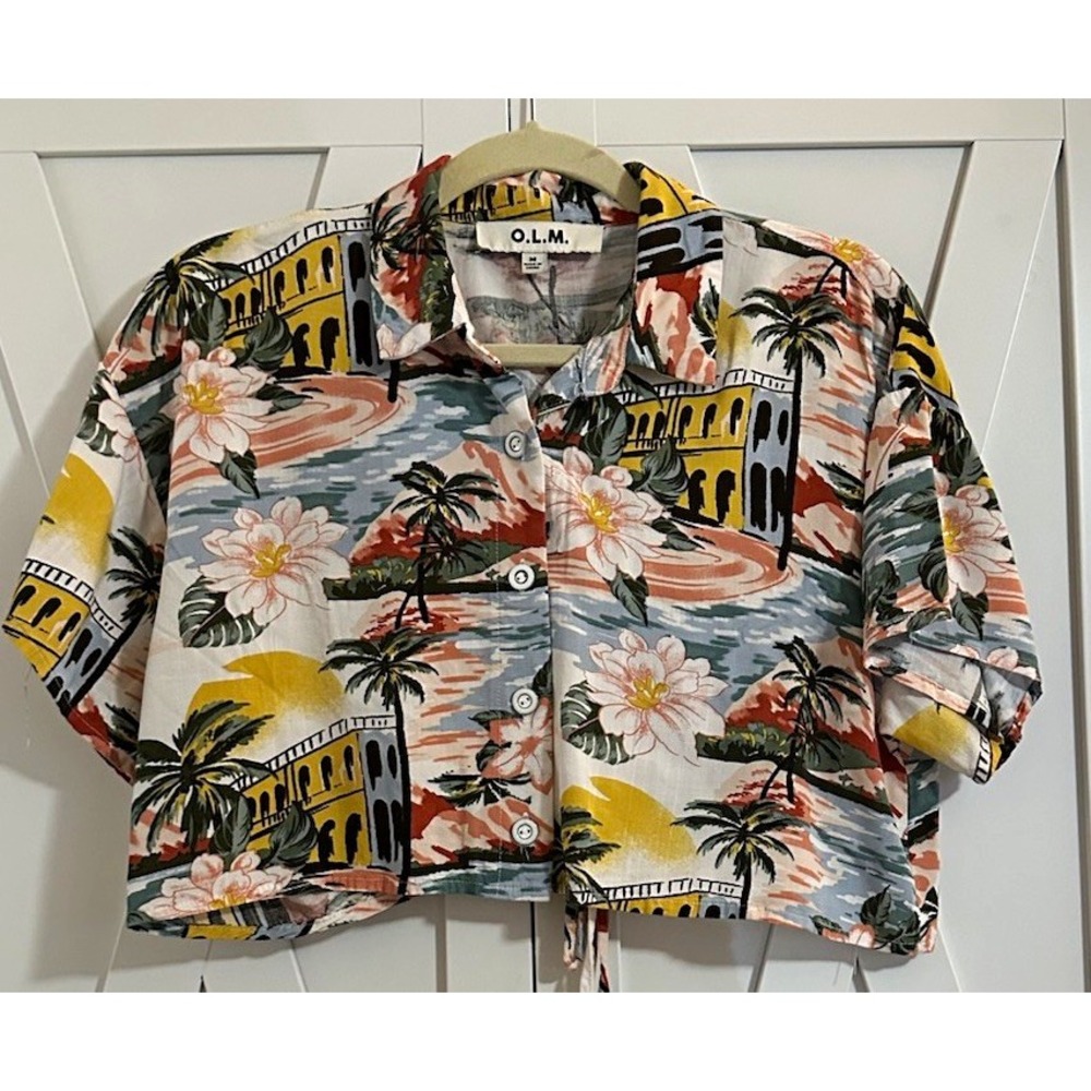 O.L.M. Women's Collared Floral Tropical Cropped Button-Up Tie Back Top, M